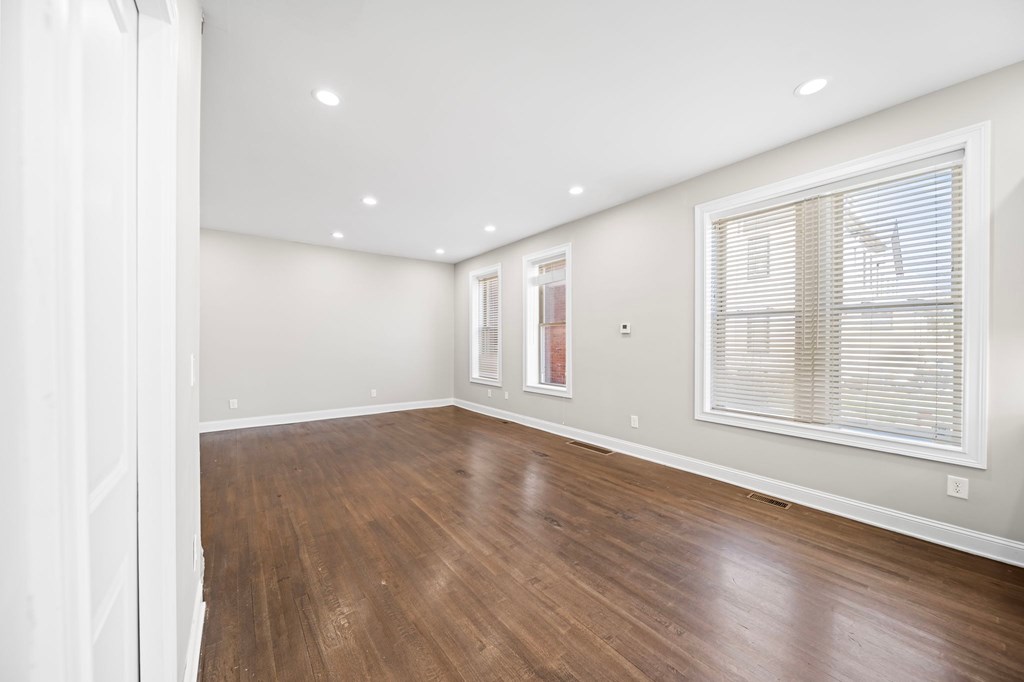74 1/2 N Ohio Avenue 3 Beds House for Rent - Photo Gallery 21