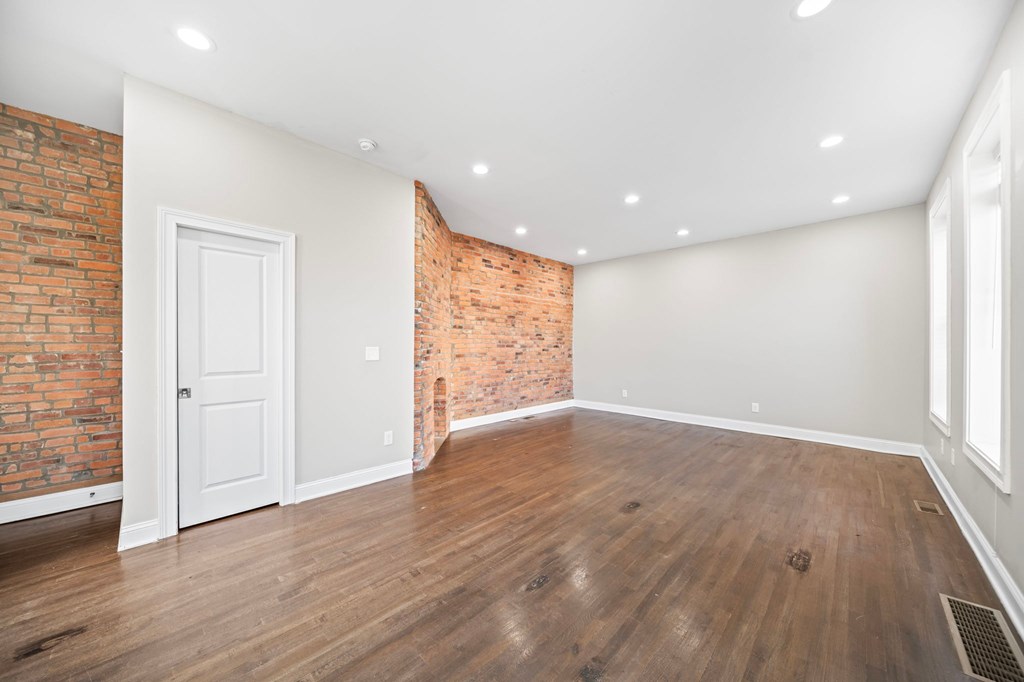 74 1/2 N Ohio Avenue 3 Beds House for Rent - Photo Gallery 43