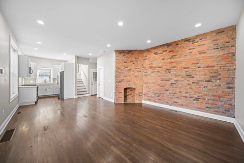 74 1/2 N Ohio Avenue 3 Beds Apartment for Rent