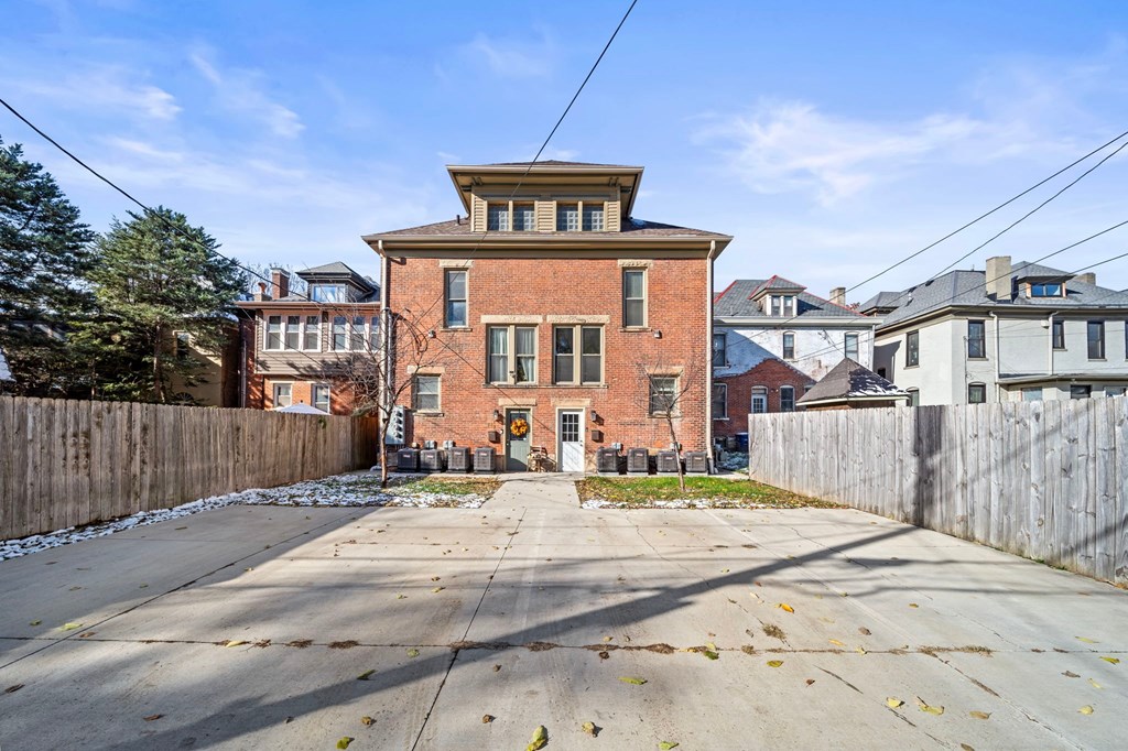 74 1/2 N Ohio Avenue 3 Beds House for Rent - Photo Gallery 54