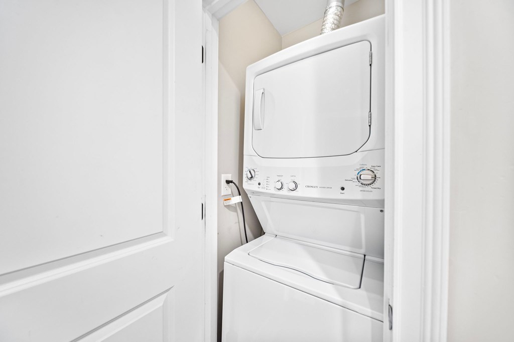 74 1/2 N Ohio Avenue 3 Beds House for Rent - Photo Gallery 4