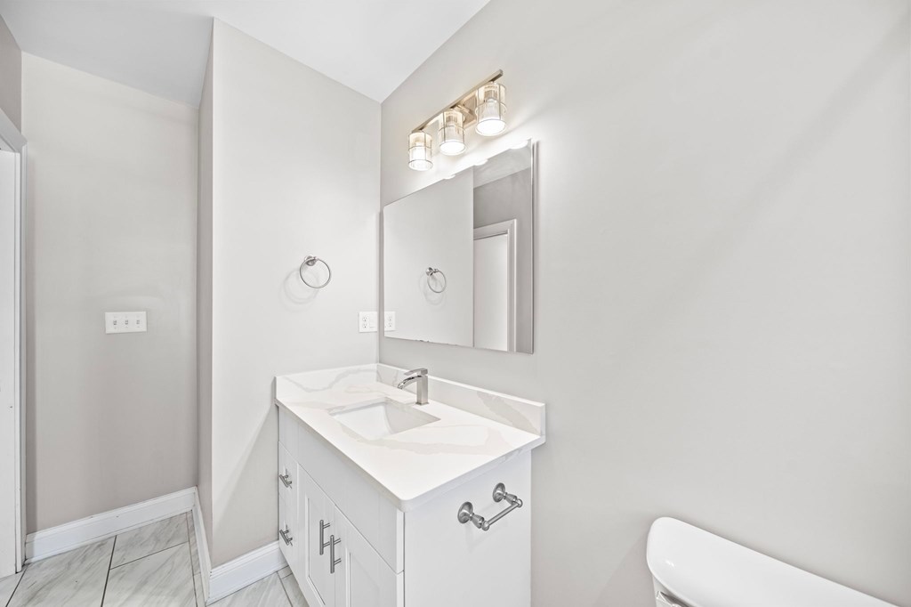 74 1/2 N Ohio Avenue 3 Beds House for Rent - Photo Gallery 5