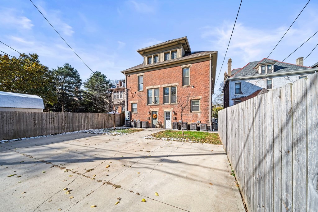 74 1/2 N Ohio Avenue 3 Beds House for Rent - Photo Gallery 58