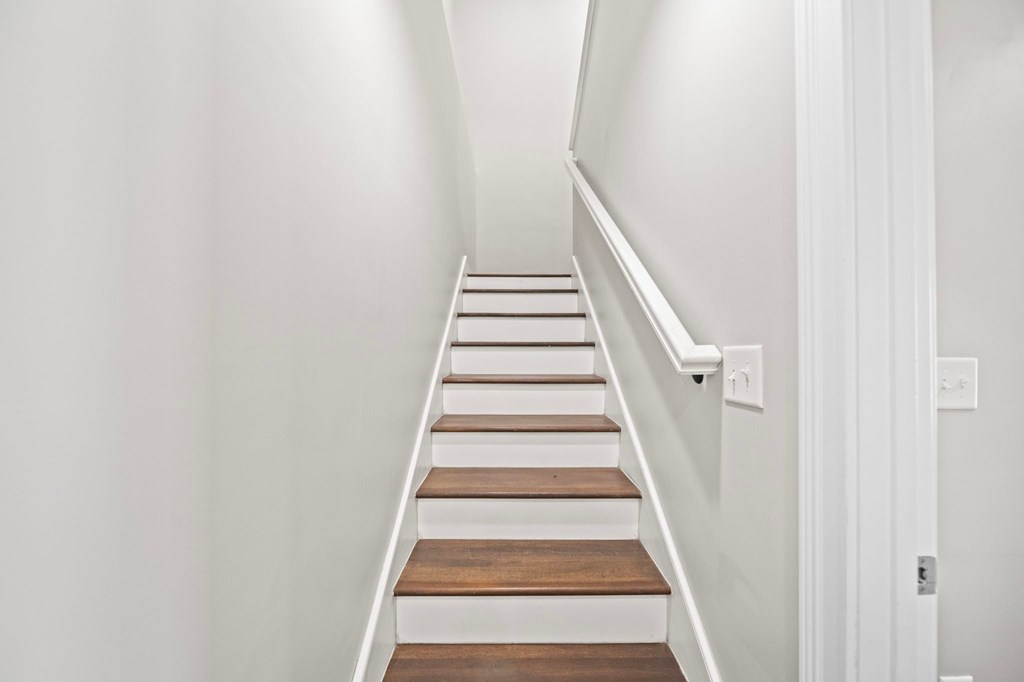 74 1/2 N Ohio Avenue 3 Beds House for Rent - Photo Gallery 10