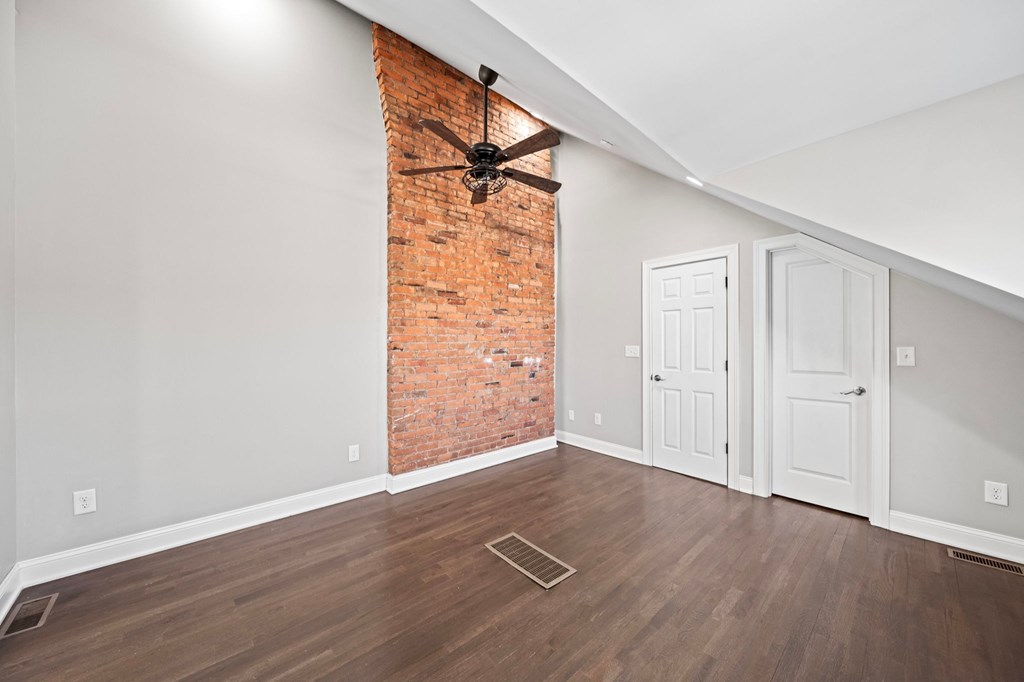 74 1/2 N Ohio Avenue 3 Beds House for Rent - Photo Gallery 35
