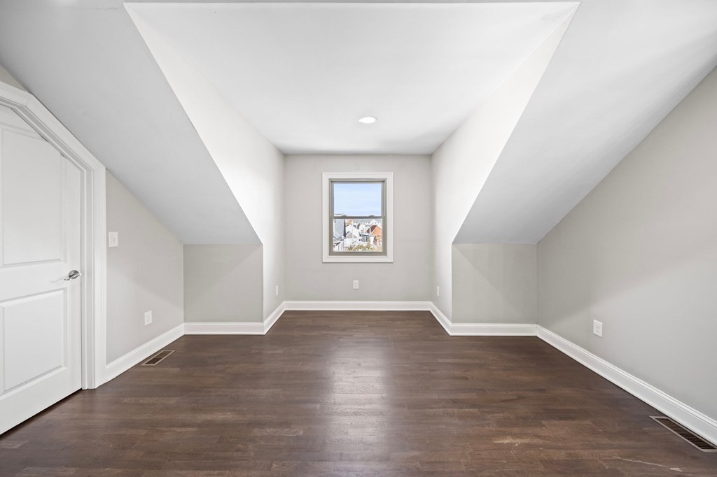 74 1/2 N Ohio Avenue 3 Beds House for Rent - Photo Gallery 18