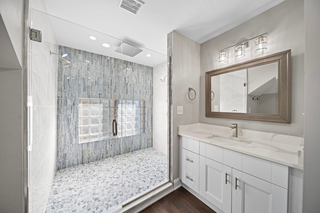 74 1/2 N Ohio Avenue 3 Beds House for Rent - Photo Gallery 36