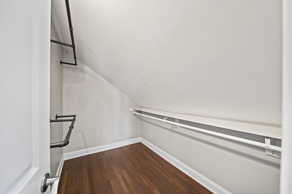 74 1/2 N Ohio Avenue 3 Beds House for Rent - Photo Gallery 8