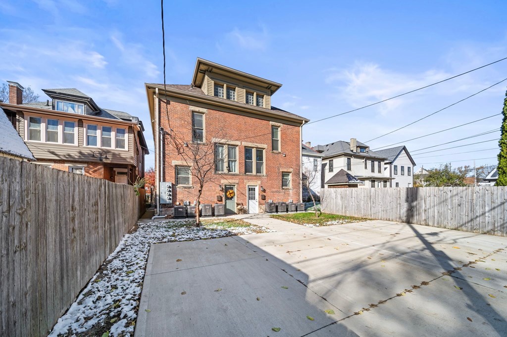 74 1/2 N Ohio Avenue 3 Beds House for Rent - Photo Gallery 53