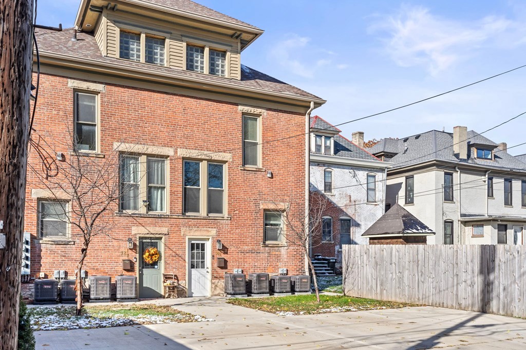 74 1/2 N Ohio Avenue 3 Beds House for Rent - Photo Gallery 61