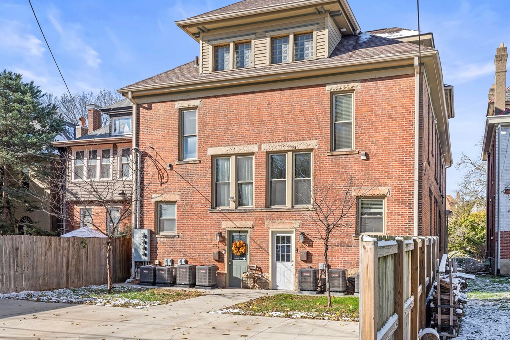 74 1/2 N Ohio Avenue 3 Beds House for Rent - Photo Gallery 60