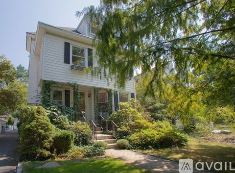 82 Elm Street 4 Beds Apartment for Rent