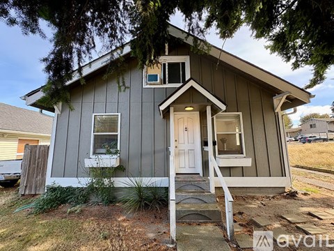 4755 N Pearl St 2 Beds Apartment for Rent