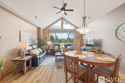 2051 North Main Street 2 Beds Apartment for Rent