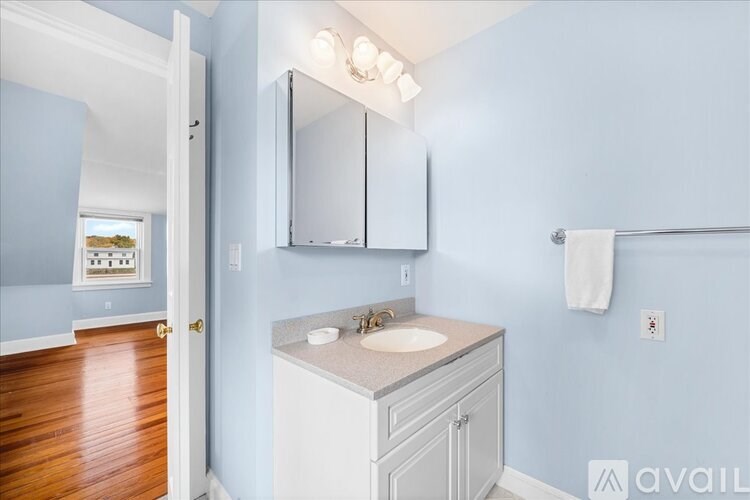 A bathroom with a sink and mirror.