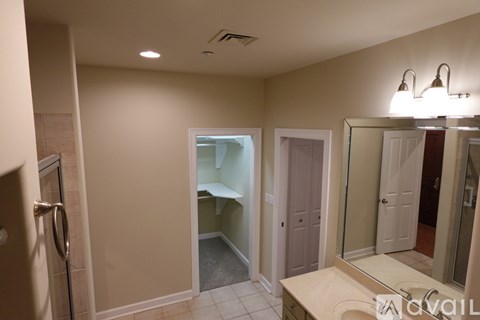 914 Main Street 2 Beds Apartment for Rent