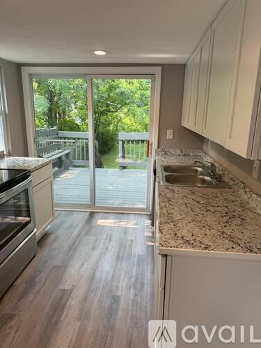 1914 Wood Ave 3 Beds Apartment for Rent