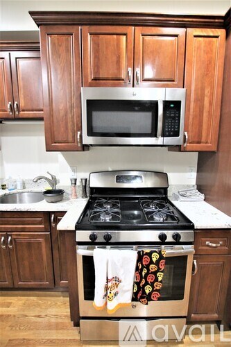 A kitchen with a stove and microwave above it.