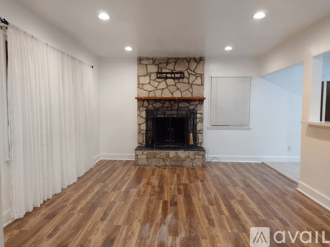 4121 W 183 Rd St 3 Beds Single Family Home for Rent - Photo Gallery 3