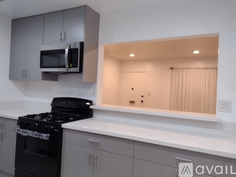 4121 W 183 Rd St 3 Beds Single Family Home for Rent - Photo Gallery 5