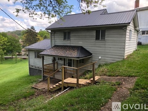 602 1/2 Locust Avenue 2 Beds Apartment for Rent