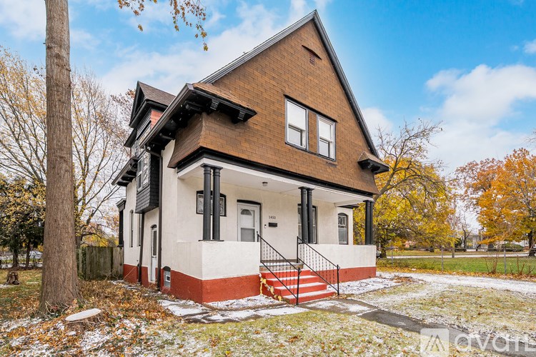 1453 West 101st Street 3 Beds Single Family Home for Rent - Photo Gallery 3