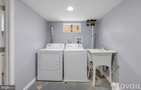 A bathroom with two sinks and a toilet.