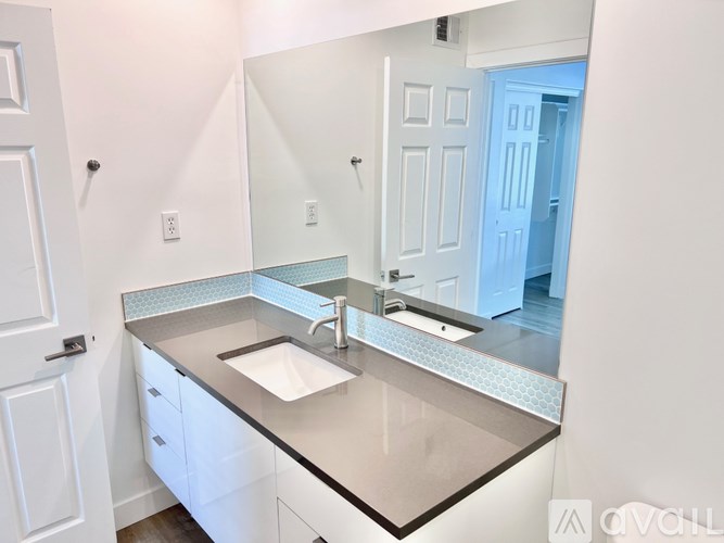 A bathroom with a sink and mirror.