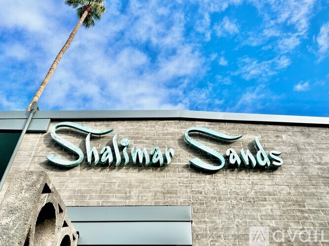 A building with the name "Shalimar Sands" on it.