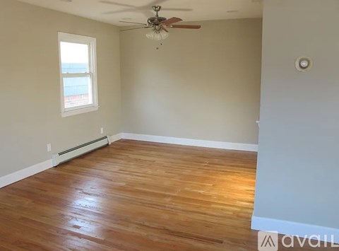 63 Oxford Place 2 Beds Single Family Home for Rent - Photo Gallery 2