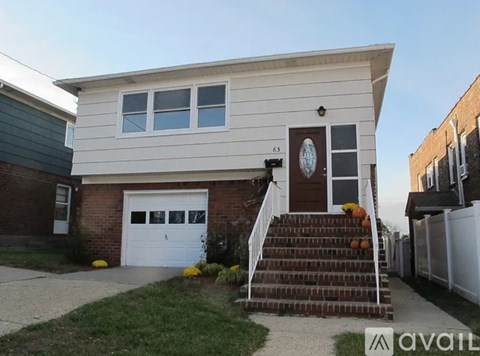63 Oxford Place 2 Beds Single Family Home for Rent - Photo Gallery 3