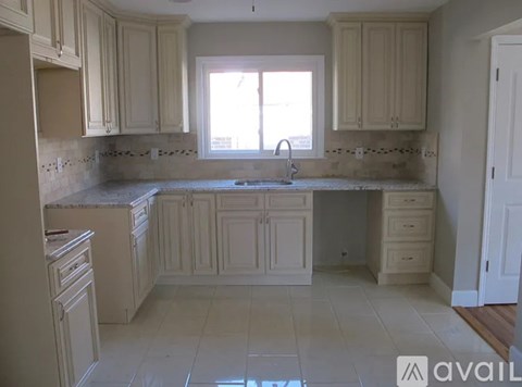 63 Oxford Place 2 Beds Single Family Home for Rent - Photo Gallery 4