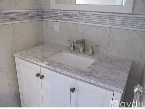 63 Oxford Place 2 Beds Single Family Home for Rent - Photo Gallery 5