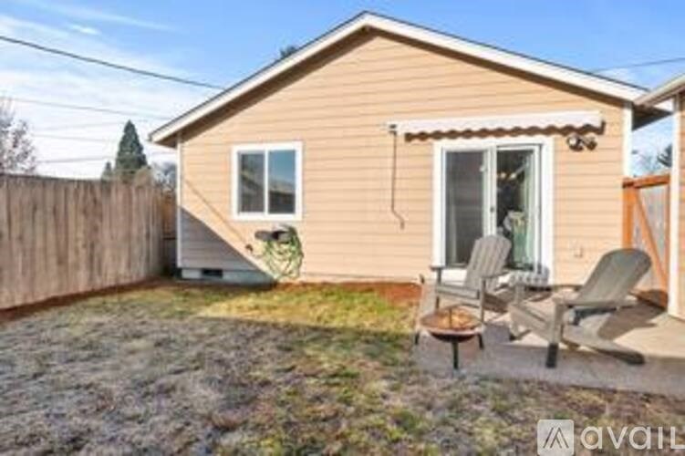 763 18th St NE 2 Beds Single Family Home for Rent - Photo Gallery 12