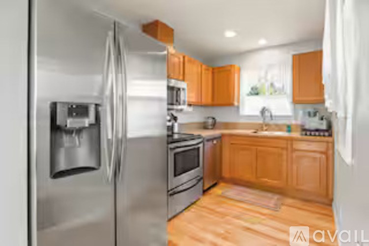 763 18th St NE 2 Beds Single Family Home for Rent - Photo Gallery 3