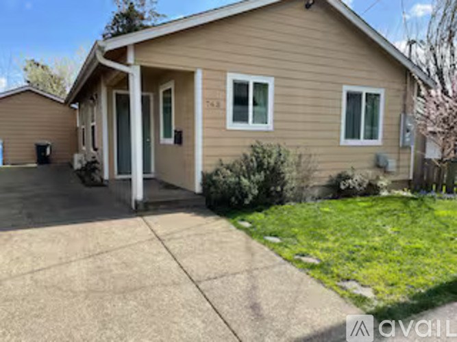 763 18th St NE 2 Beds Single Family Home for Rent - Photo Gallery 5