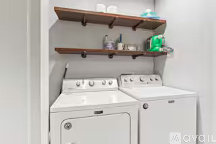 763 18th St NE 2 Beds Single Family Home for Rent - Photo Gallery 6