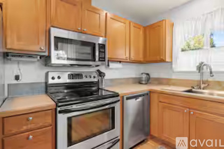 763 18th St NE 2 Beds Single Family Home for Rent - Photo Gallery 10