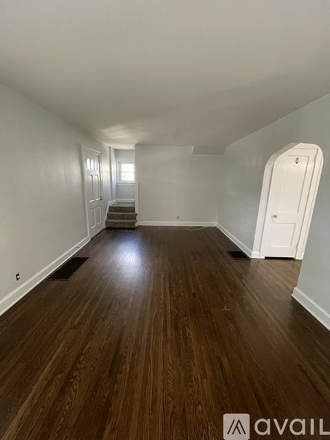 2524 Oakwood Avenue 3 Beds Apartment for Rent