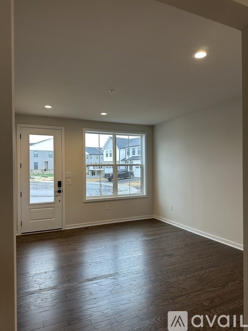 182 Mahogany Lane 3 Beds Townhouse for Rent - Photo Gallery 2