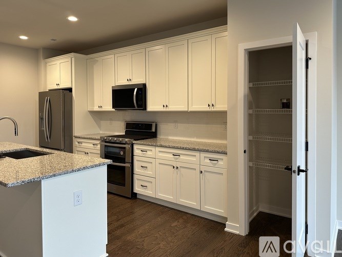 182 Mahogany Lane 3 Beds Townhouse for Rent - Photo Gallery 6