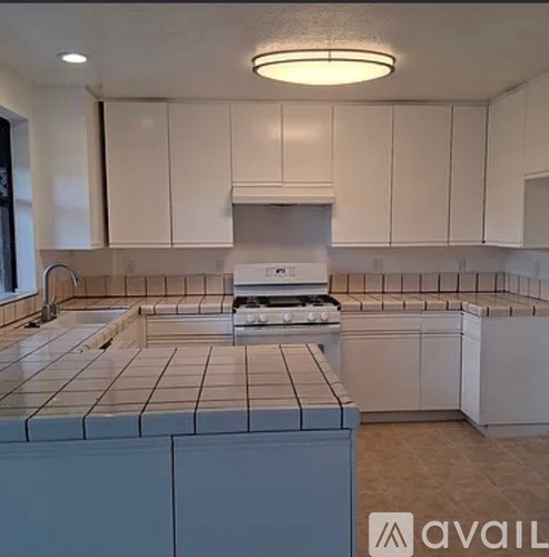 366 East 15th Street Unit C 3 Beds Single Family Home for Rent - Photo Gallery 1