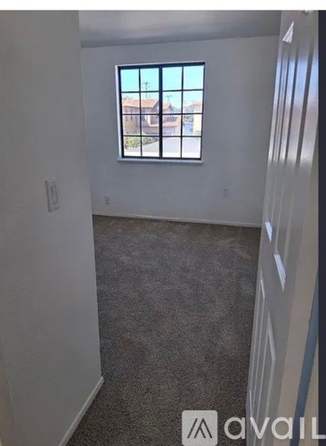 366 East 15th Street Unit C 3 Beds Single Family Home for Rent - Photo Gallery 4