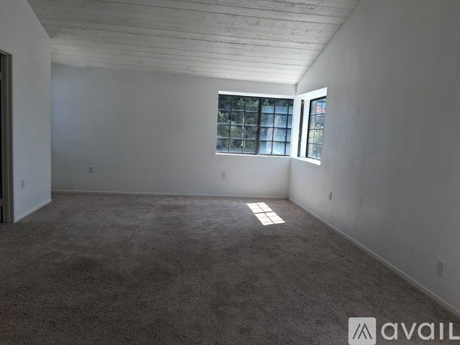 366 East 15th Street Unit C 3 Beds Single Family Home for Rent - Photo Gallery 7