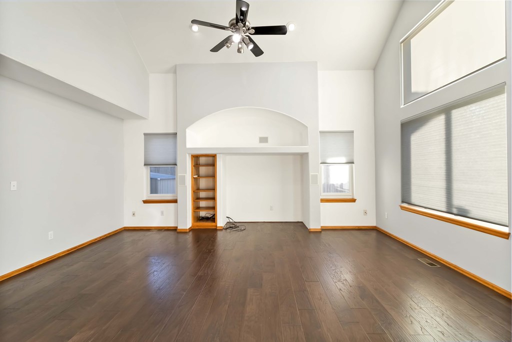 8431 Bed Straw Street 4 Beds House for Rent - Photo Gallery 3