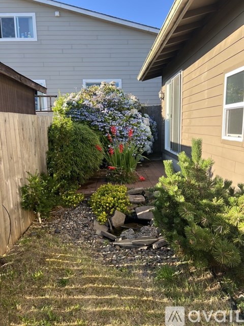 1007 NW Lake St 2 Beds Apartment for Rent