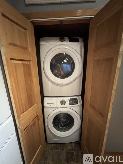 1007 NW Lake St 2 Beds Apartment for Rent - Photo Gallery 6