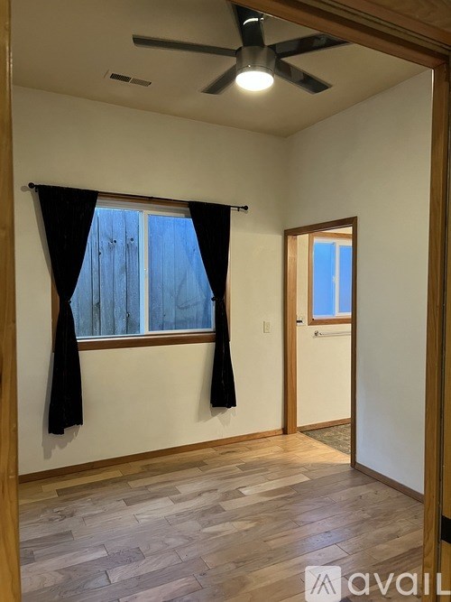 1007 NW Lake St 2 Beds Apartment for Rent - Photo Gallery 7