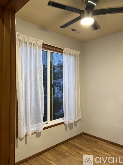 1007 NW Lake St 2 Beds Apartment for Rent - Photo Gallery 9