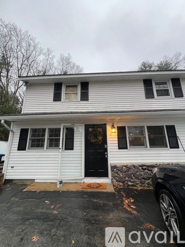 1049 Mammoth Rd 4 Beds Apartment for Rent - Photo Gallery 1